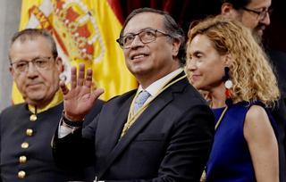 Los reyes reciben con honores al presidente de Colombia en el Palacio Real