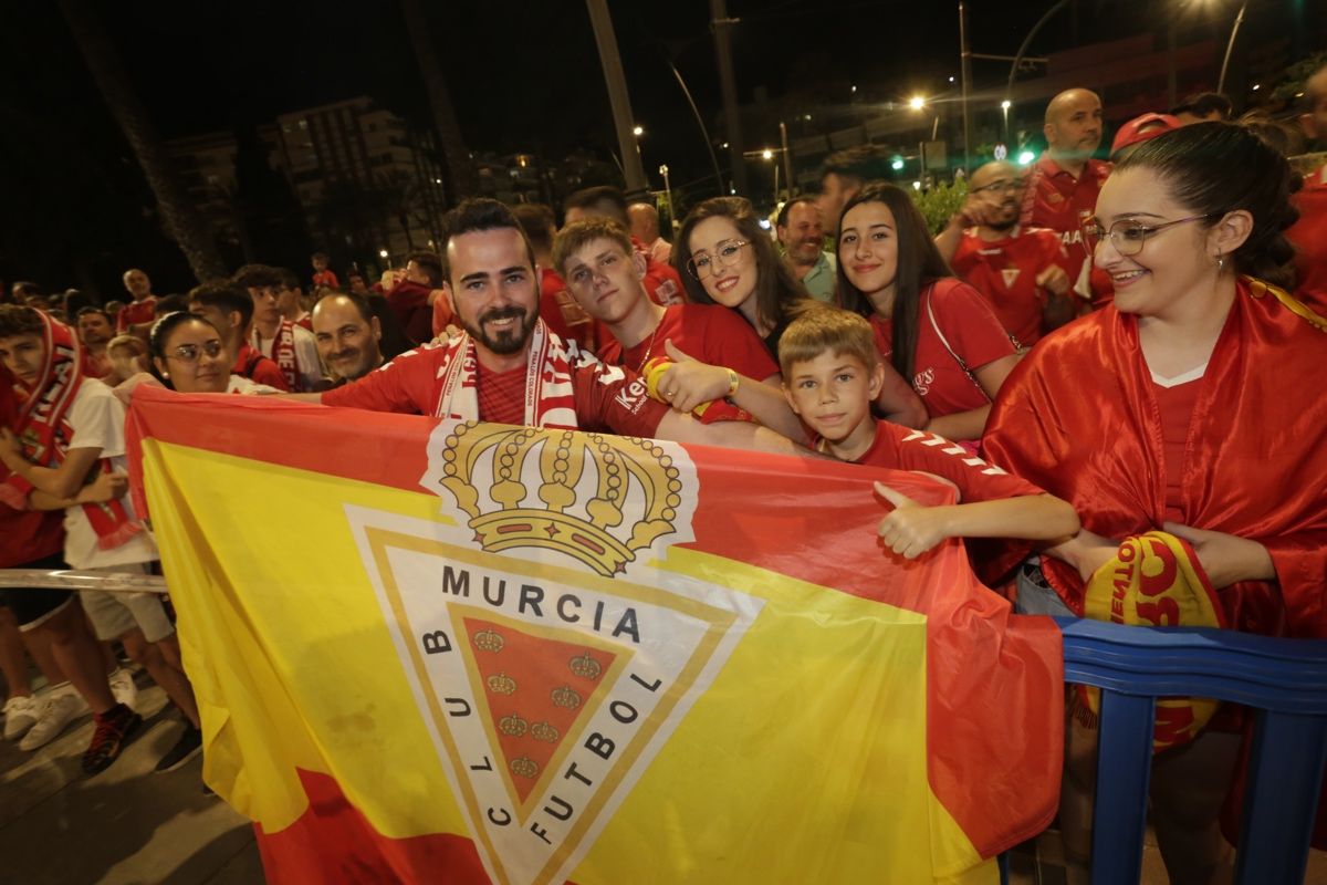 La Circular se llena para celebrar el ascenso del Real Murcia