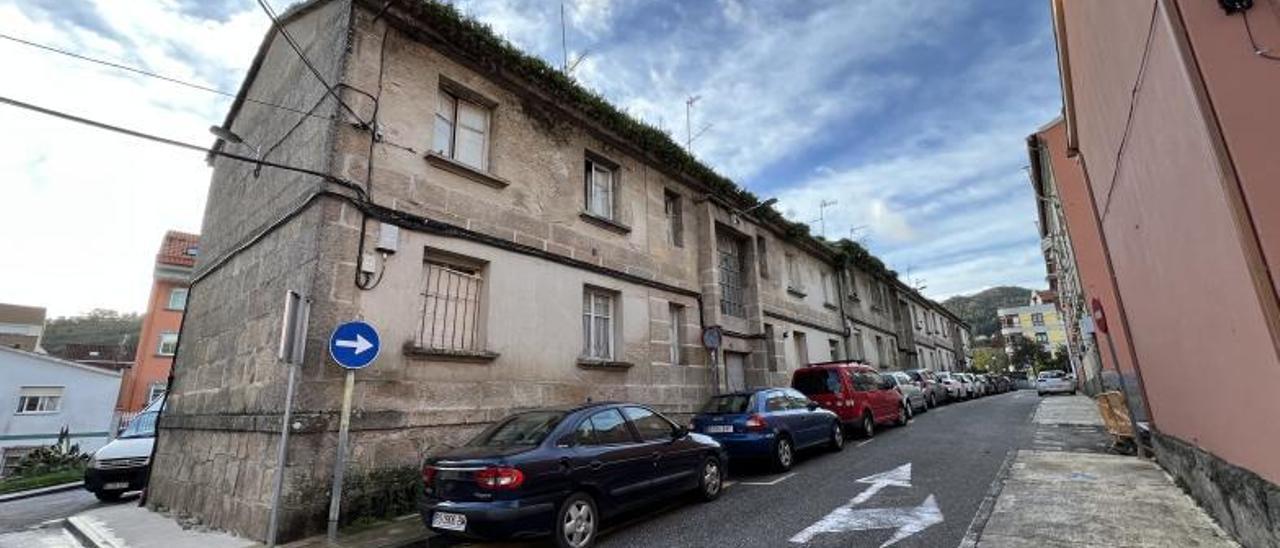 Bloque de antiguas viviendas para prpfesores en el barrio cangués de Nazaret. |   // G,N.