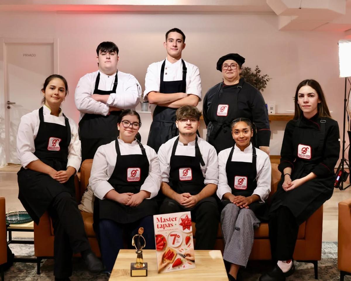 Irene Jiménez con sus compañeros en la final del concurso