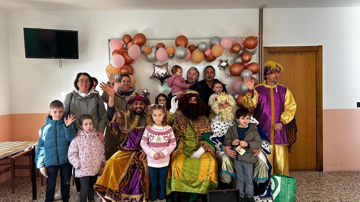 REYES MAGOS AMES | Los Reyes Magos ya visitaron las parroquias del rural amesano