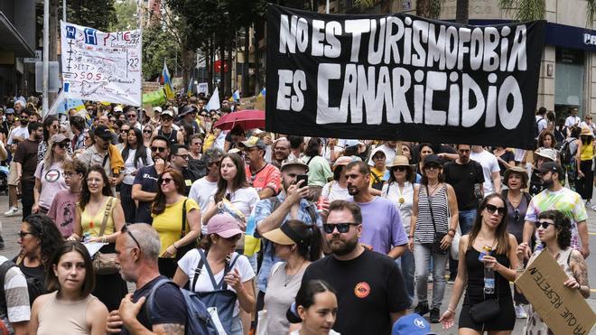 Canarias clama contra el turismo masivo