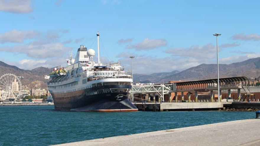 El &#039;Azores&#039; visita por primera vez el puerto de Málaga