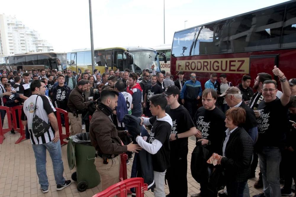 Así han vivido los aficionados del FC Cartagena el derbi