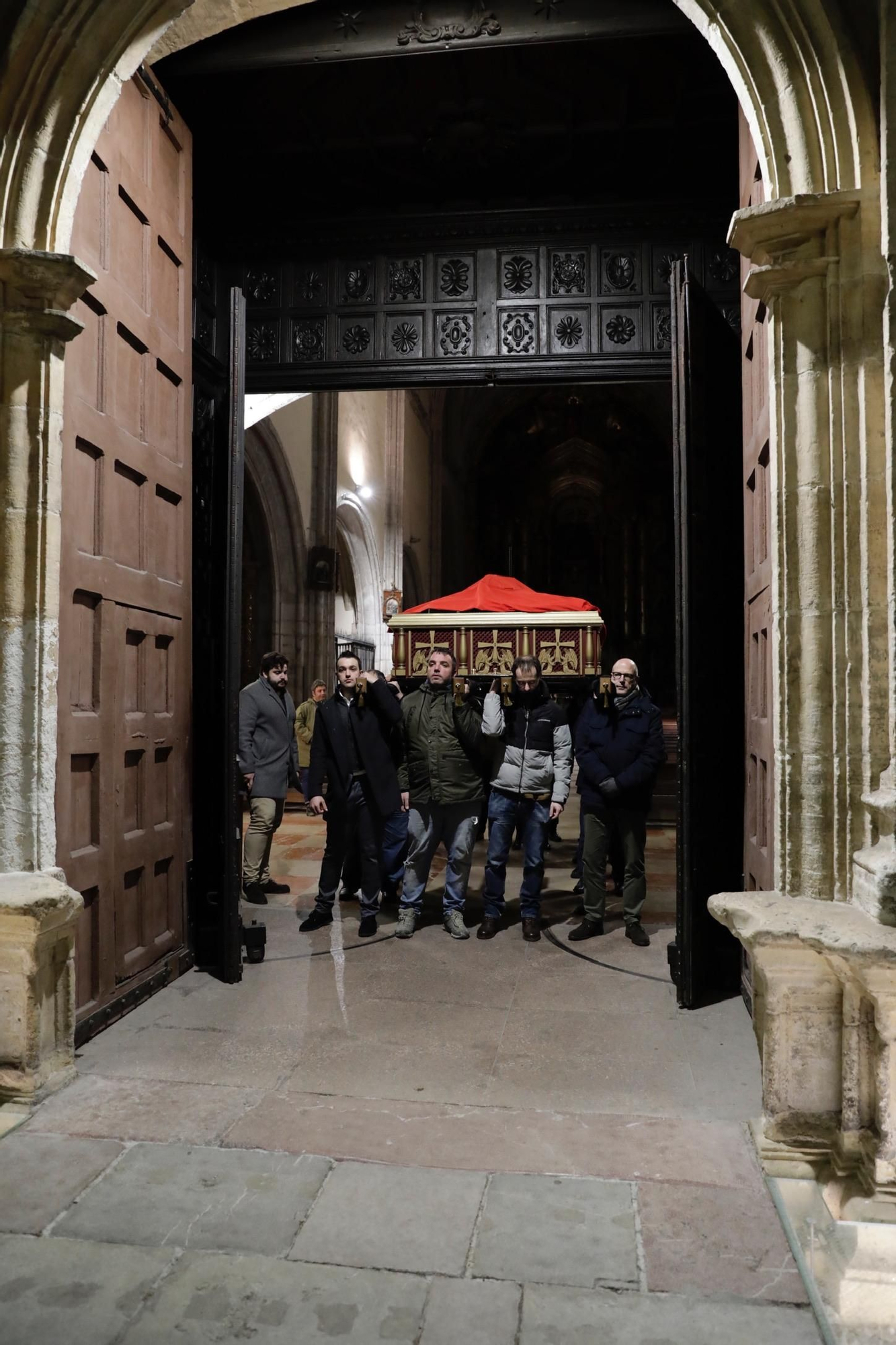 EN IMÁGENES: La Hermandad y Cofradía de Nuestro Padre Jesús Nazareno de Oviedo ya se prepara para la Semana Santa