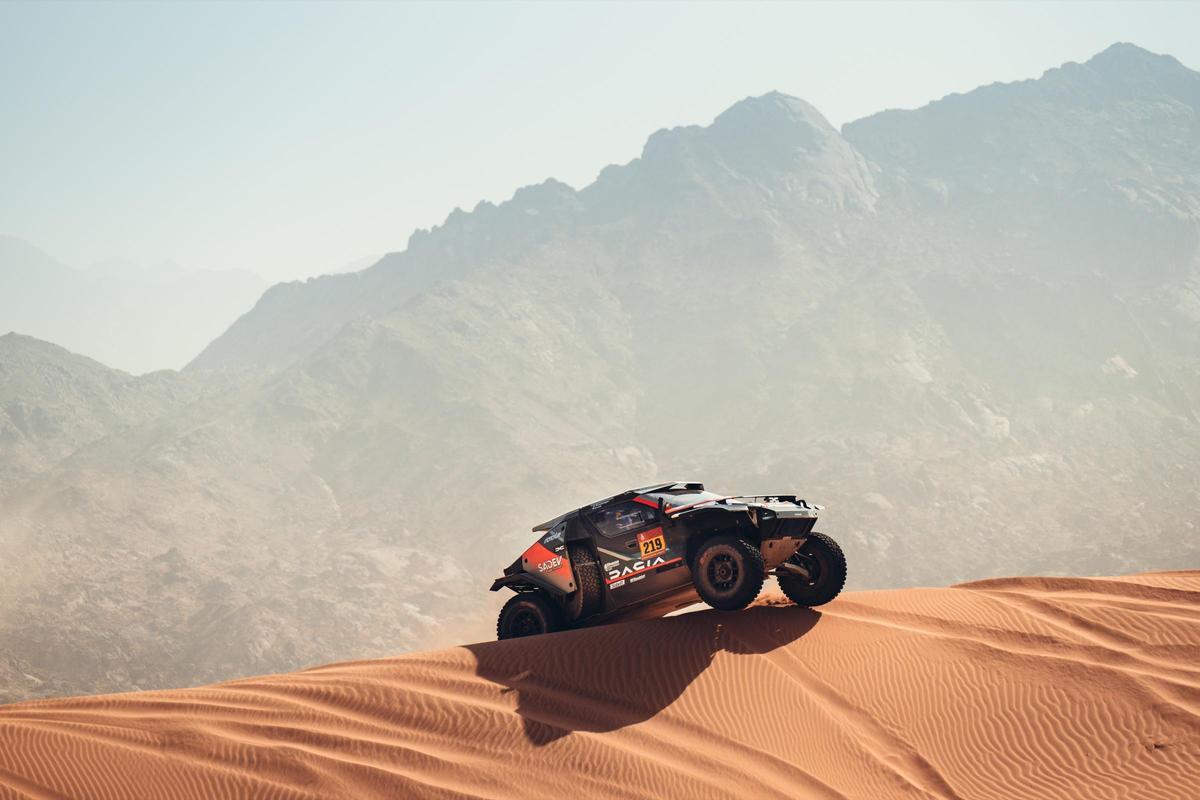 El Dacia Sandrider durante el Dakar 2026