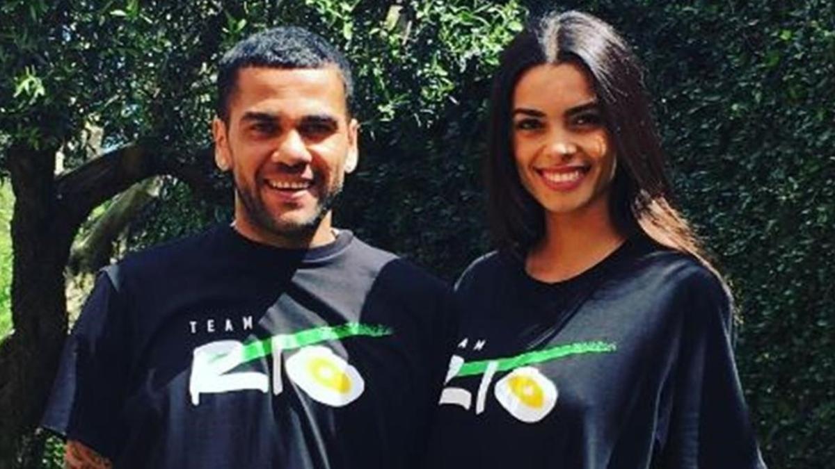 Dani Alves y Joana Sanz.