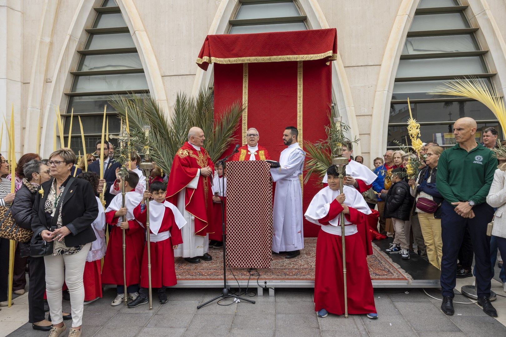 Bendición y procesión de Las Palmas en Torrevieja de Domingo de Ramos en la Semana Santa 2024