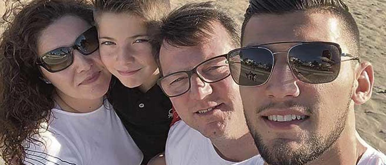 Cristina, David, MagÃ­ y Rafa Mir se fotografÃ­an en las Dunas de Maspalomas de Gran Canaria.