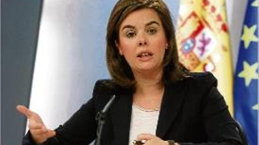 Sáenz de Santamaría compareixent després del consell de ministres.