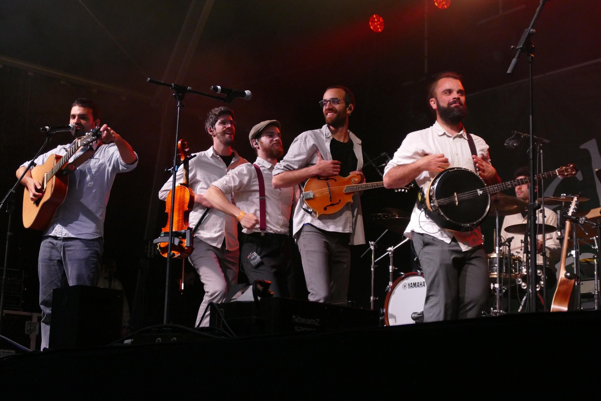 El Pony Pisador i Banda Neón assalten l'escenari del Rampell