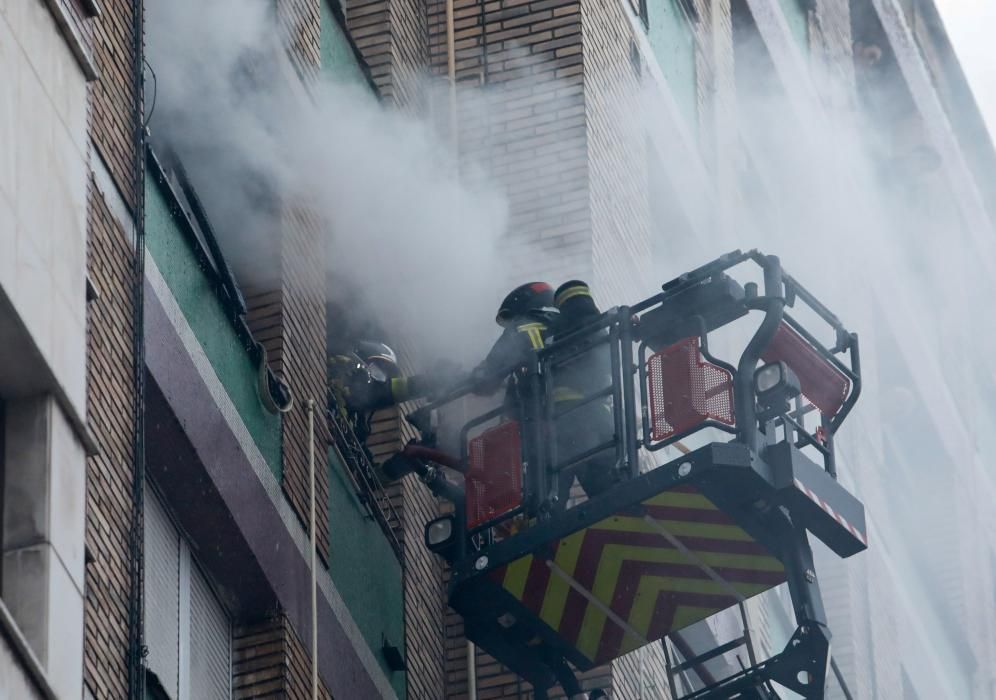 Un herido grave en un incendio en Gijón