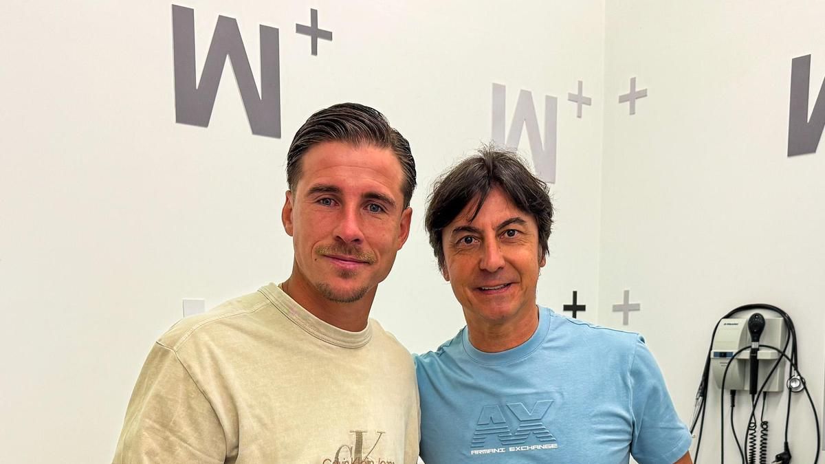 Dani Aquino, con el doctor Paco Martínez en Mesa del Castillo
