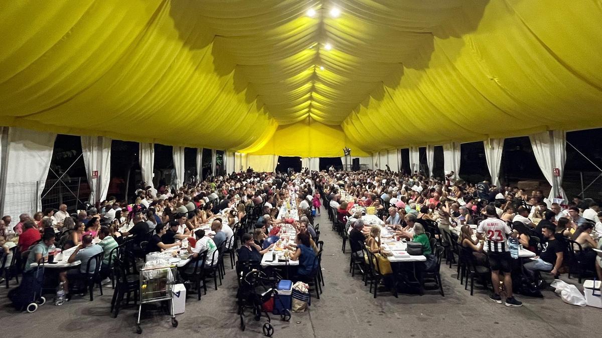 El tradicional sopar de cabasset va reunir a més de 1.300 persones.