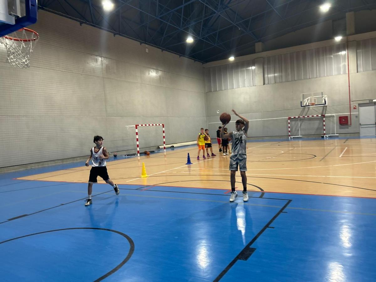Entrenamiento del Club Baloncesto Siero