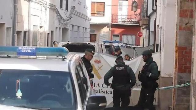 Criminalística de la Guardia Civil en la casa donde se produjo el asesinato del menor en Sueca