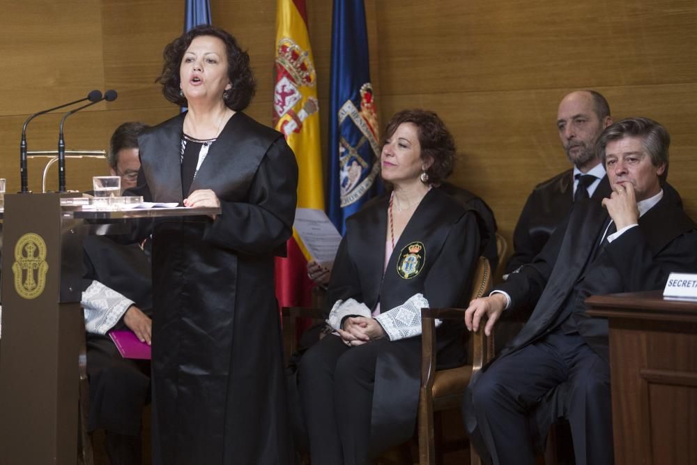 Entrega de medallas en el Colegio de Abogados