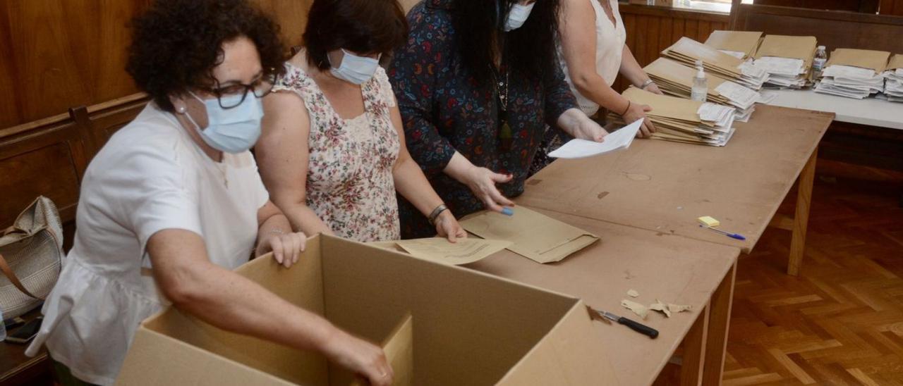 Recuento de voto emigrante en las autonómicas de 2020 en la Audiencia de Pontevedra.