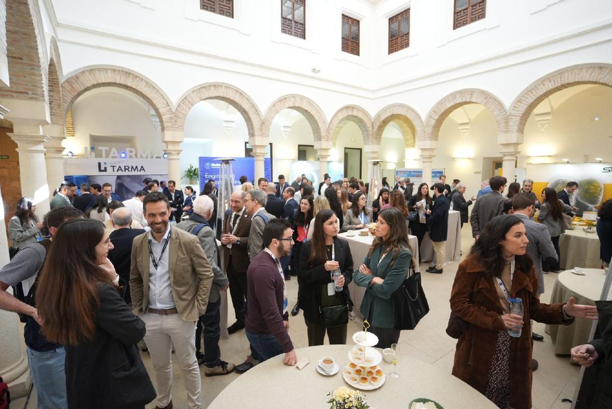 Especialistas en neurocirugía infantil, este jueves, en el Palacio de Congresos de Córdoba.