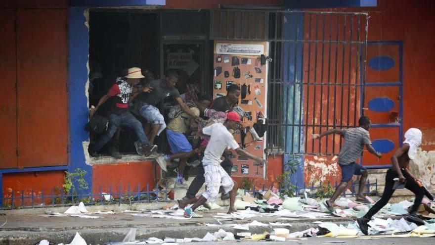 En medio de protestas sociales, 78 presos huyen de una cárcel en Haití