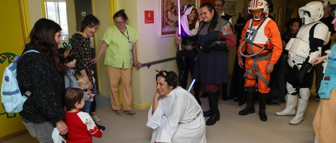 La Orden 66 de Star Wars visita a los pequeños ingresados en el Hospital de Cabueñes (en imágenes)