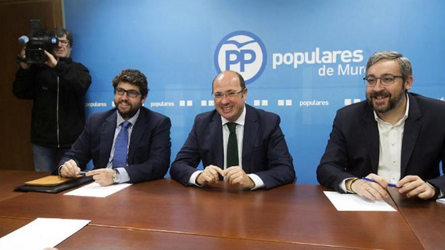 El PP fuerza la dimisión de Sánchez para evitar un gobierno tripartito en Murcia