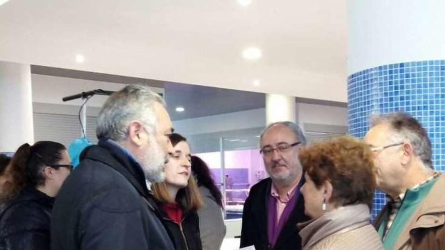 Los candidatos del PSOE visitan el mercado