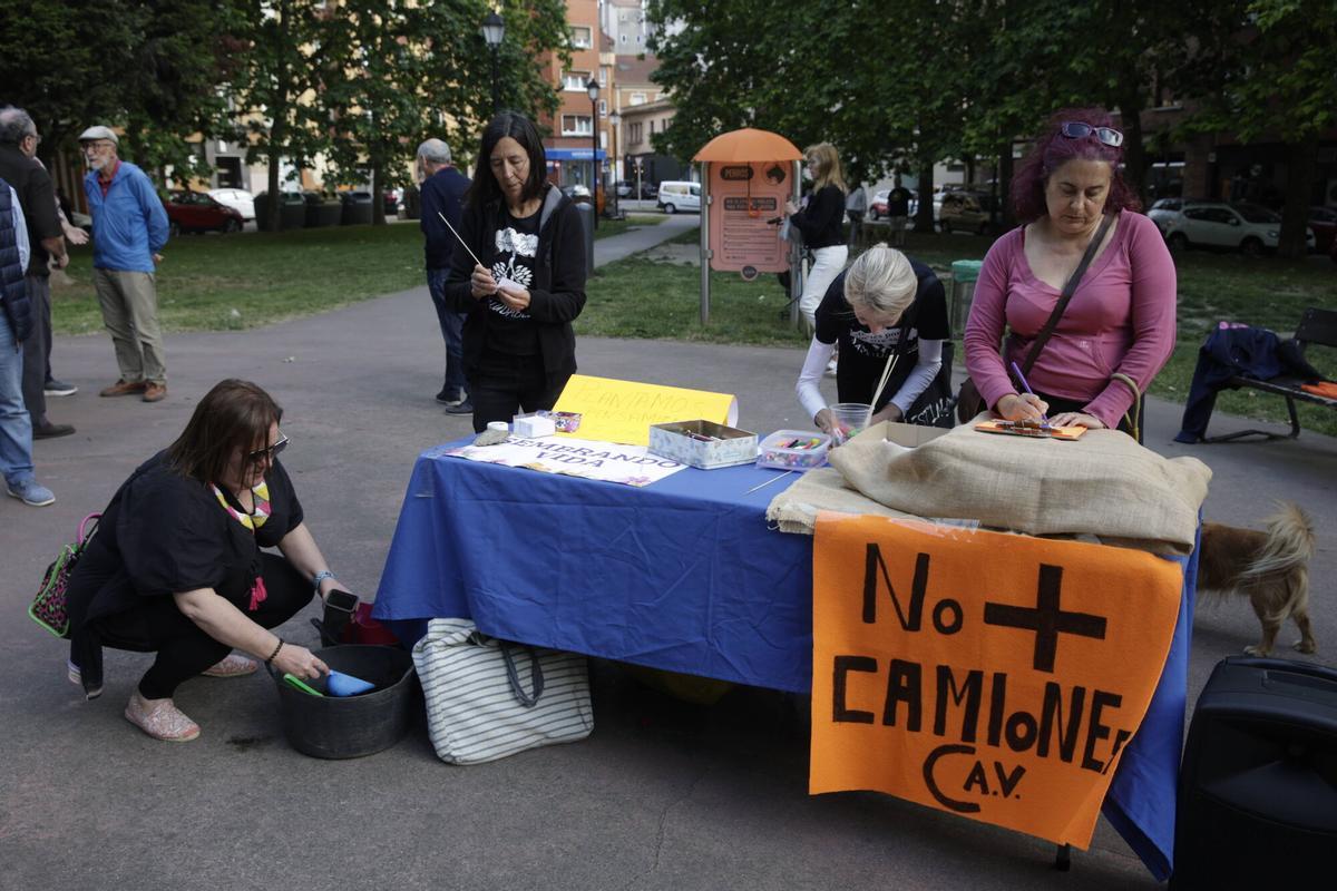 En imágenes: La Calzada vuelve a la carga por los accesos a El Musel