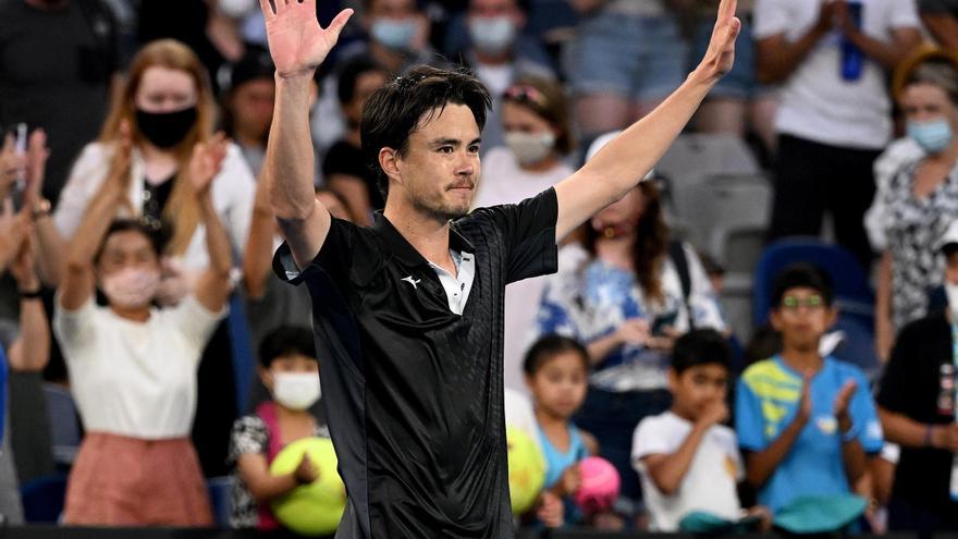 Así es Taro Daniel, el tenista japonés &quot;criado&quot; en València que ha acabado con Murray en Melbourne