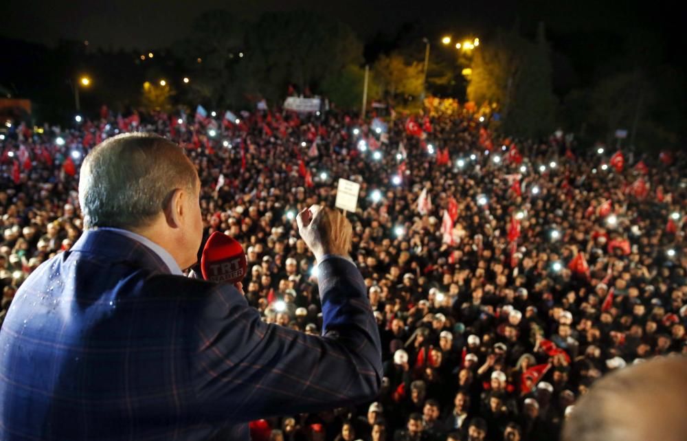 Erdogan gana el referéndun constitucional en Turquía