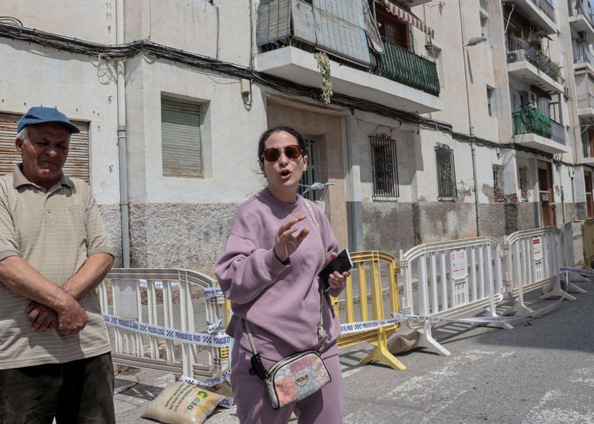 Esta vecina critica la falta de información por parte municipal. | HÉCTOR FUENTES