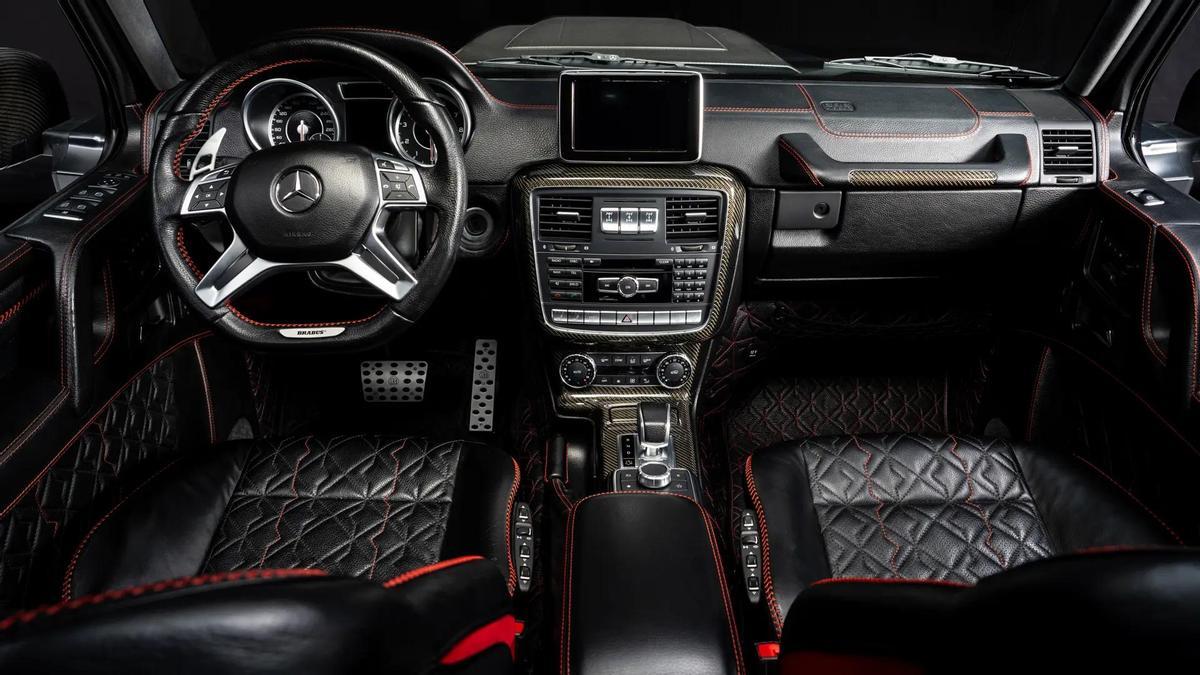 El interior del Mercedes-Benz G 63 AMG G700 6x6, preparado por Brabus