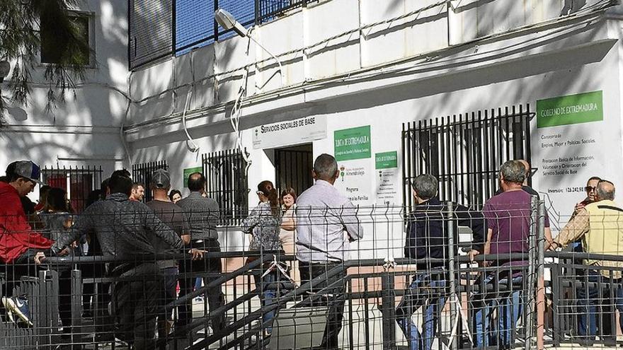 Servicios Sociales atiende unas 400 peticiones de trabajo en cuatro días