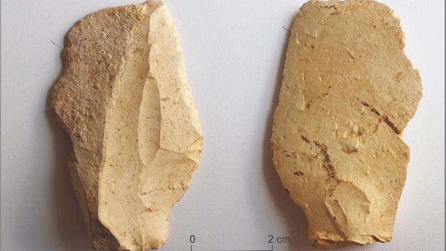 Donan al Museo de Villena un cuchillo de sílex de 9.000 años