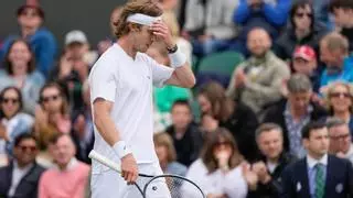 ¡Sorpresa en Wimbledon! El argentino Comesaña se carga a Rublev