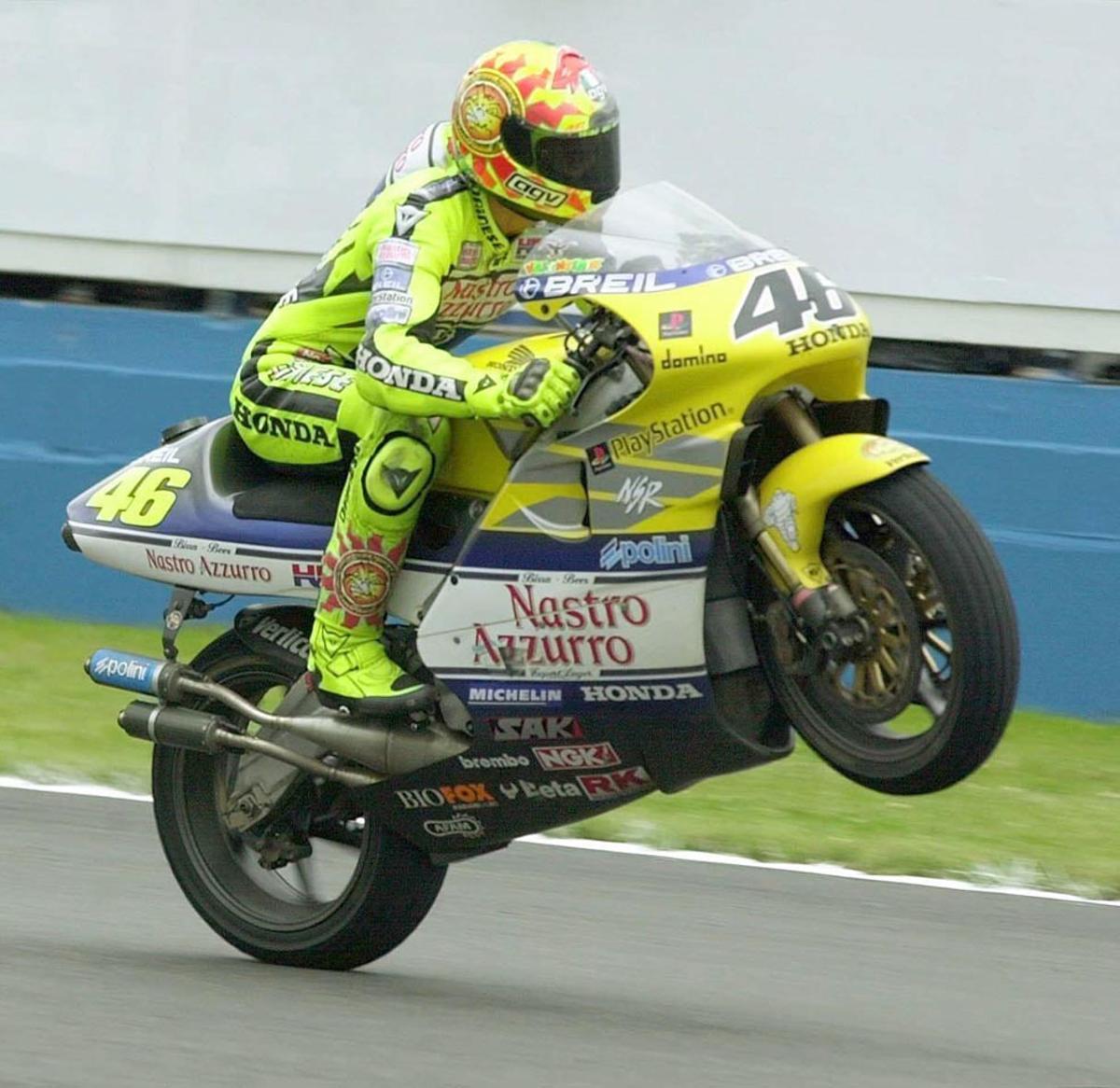 En el año 2000 debutó en 500cc con el equipo Honda.
