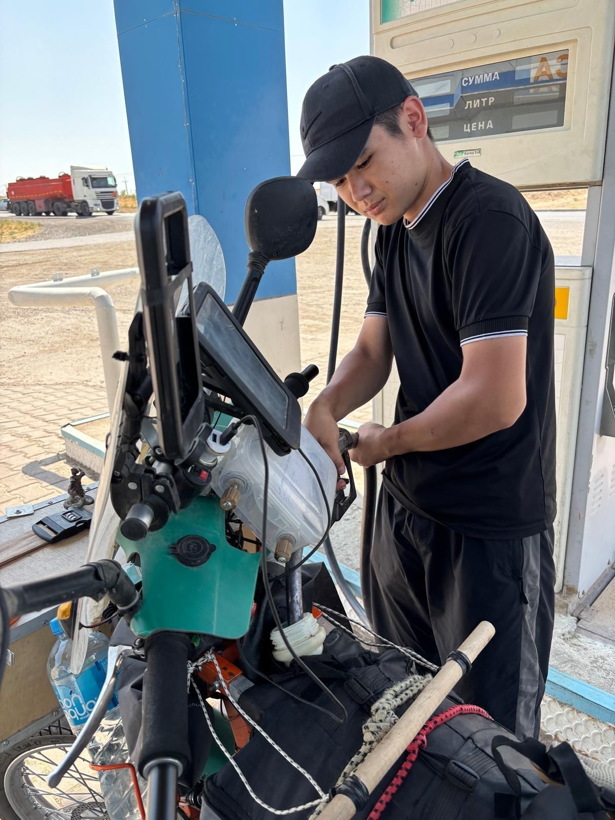 Diario de bitácora de una aventura en Vespino: Así ha compartido Valentín Salvador su aventura en Insatgram