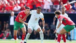 FOXBOROUGH, MASSACHUSETTS - JULY 09: Kylian Mbappe #10 of France controls the ball against Bilal El Khannouss #23 and Neil El Aynaoui #24 of Morocco during the FIFA World Cup 2026 Quarter Final match between France and Morocco at Boston Stadium on July 09, 2026 in Foxborough, Massachusetts. Kevin C. Cox/Getty Images/AFP (Photo by Kevin C. Cox / GETTY IMAGES NORTH AMERICA / Getty Images via AFP)
