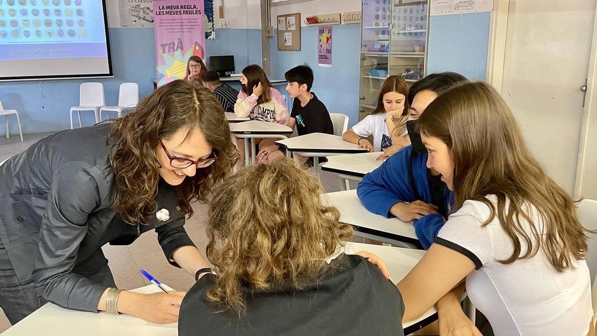  La consellera Tània Verge participa en una sessió d&#039;educació menstrual amb alumnes de tercer d&#039;ESO