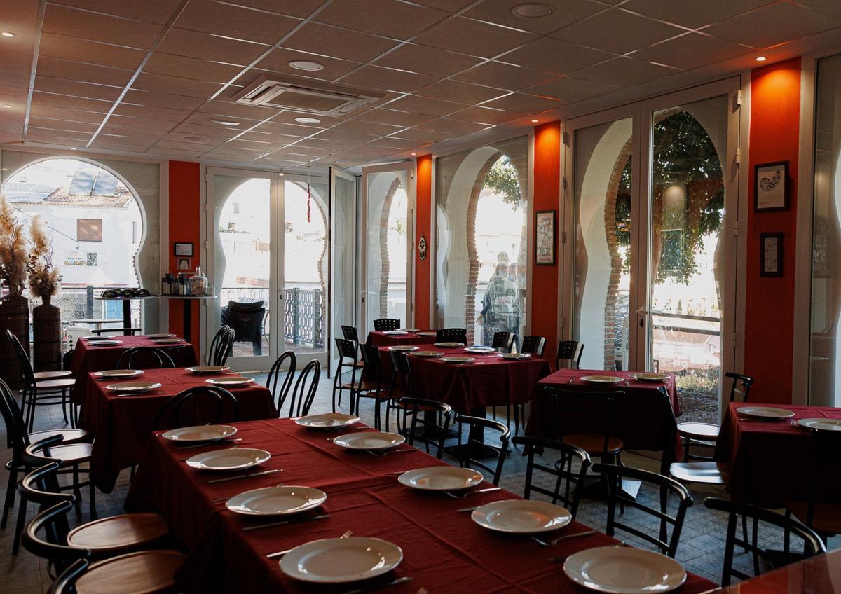 El restaurante Dar al-Yayyar abre este viernes en la plaza de San Roque de Cútar.