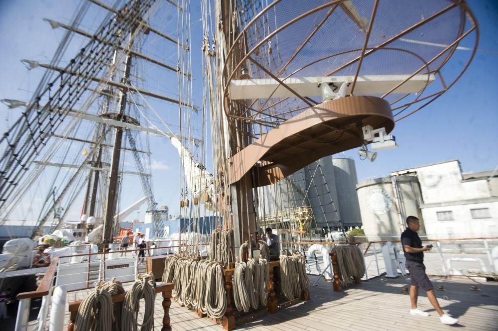 El ''Unión'', de la Armada de Perú, en A Coruña