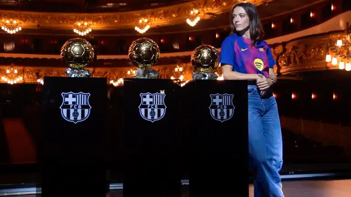 Aitana posa con los tres Balones de Oro