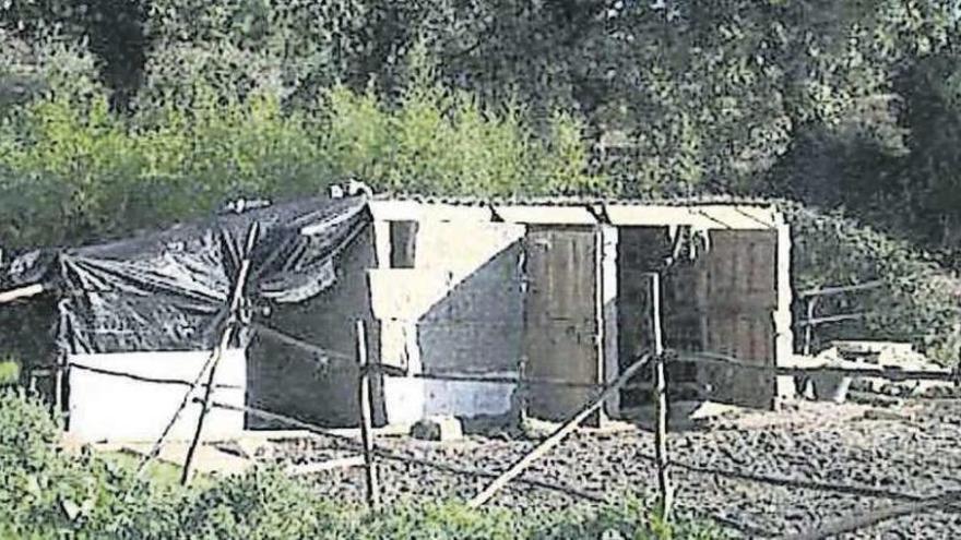 Vista de un galpón para guardar animales en el rural. // FDV