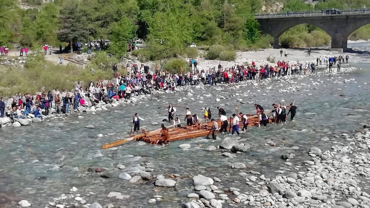 Descenso de navatas por el río Cinca.