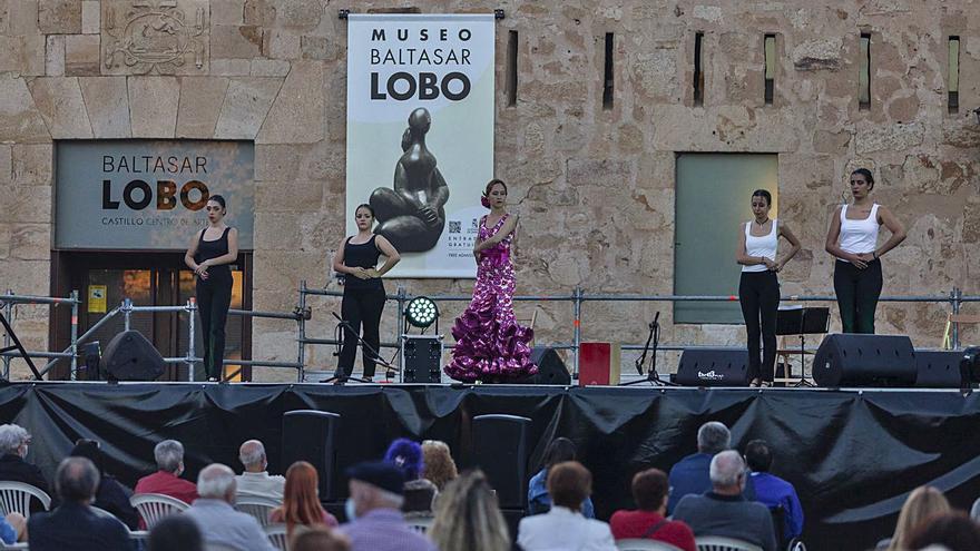 Aires flamencos en la plaza de la Catedral con Carmen Ledesma