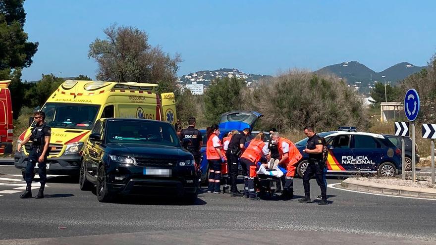 Dos mujeres heridas en un accidente entre dos coches en Ibiza