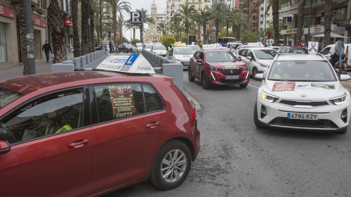 Protesta de las autoescuelas en Alicante