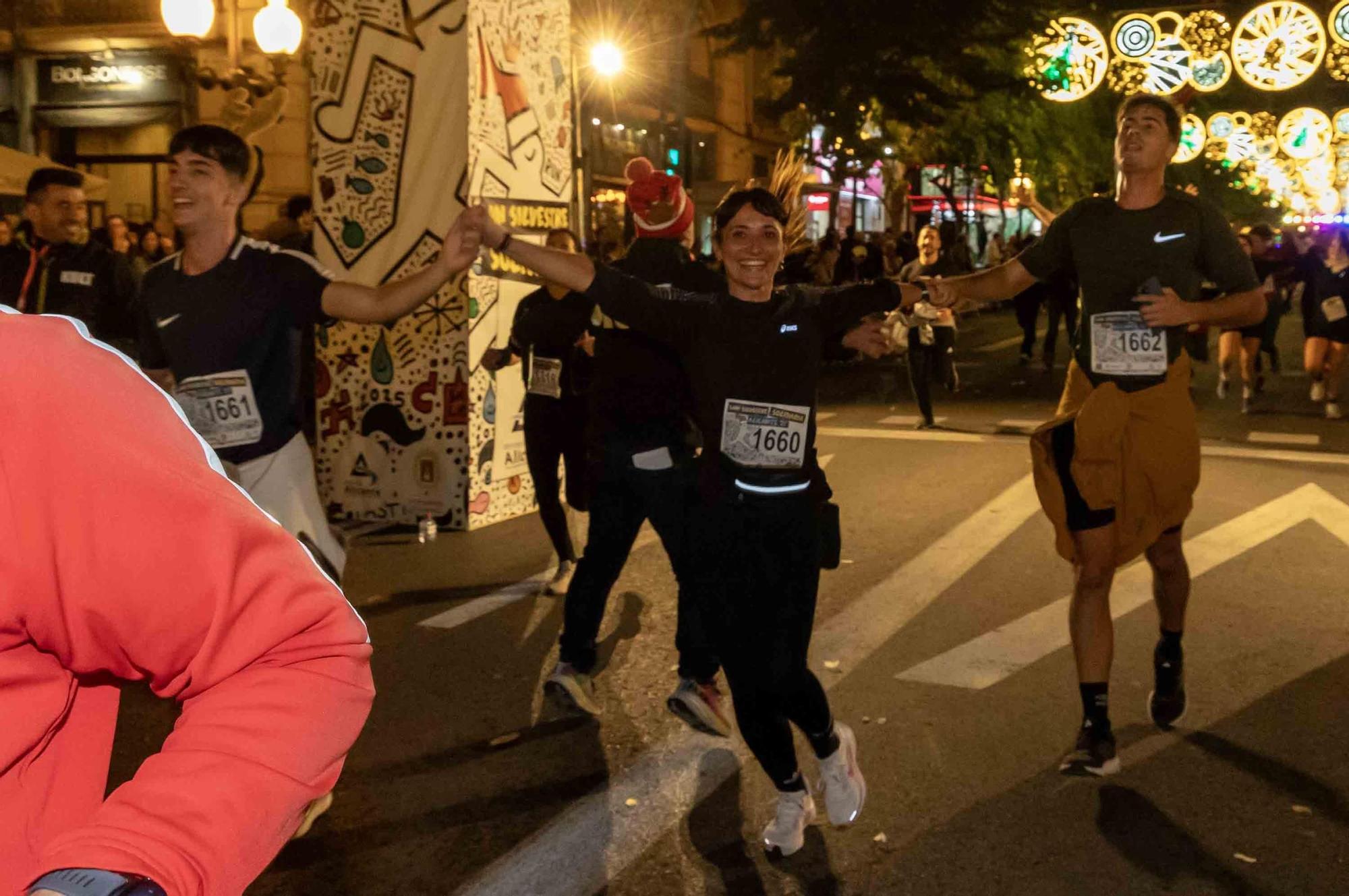 La San Silvestre de Alicante llena de colorido la ciudad