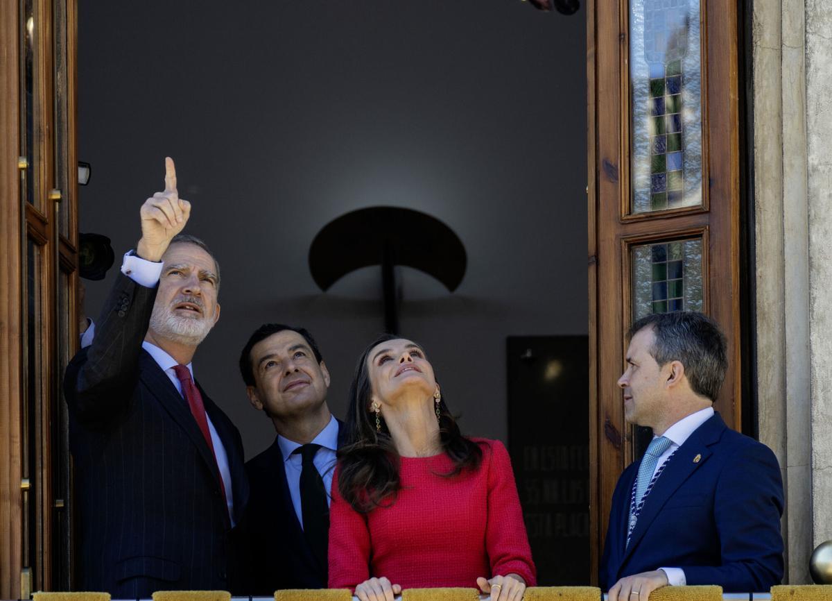 Miles de personas reciben a los Reyes en Jaén para celebrar los 1.200 años de capitalidad Miles de personas reciben a los Reyes en Jaén para celebrar los 1.200 años de capitalidad
