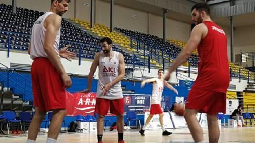 Jordi Trias, Álvaro Muñoz, Álex Mazaira i Nil Brià, durant l&#039;entrenament de l&#039;ICL ahir a la tarda